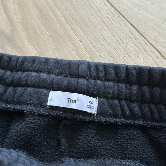 Aritzia TNA fitted sweatpants XS - Picture 2 of 3